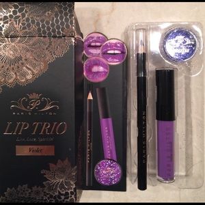 Paris Hilton Makeup - PARIS HILTON LIP TRIO VIOLET Paris Hilton Makeup - PARIS HILTON LIP TRIO VIOLET